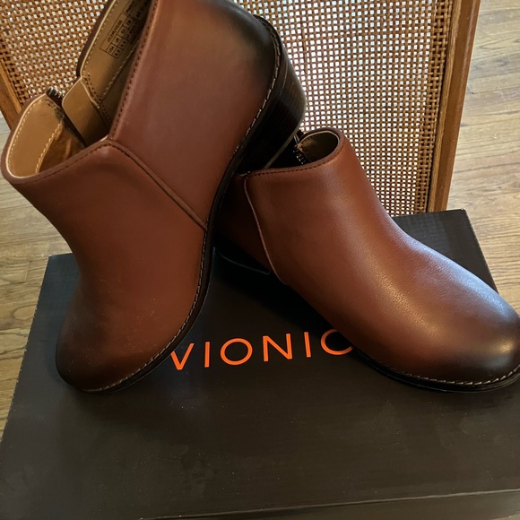Vionic Joy Jolene Side Zip Leather Ankle Boots Size 6.5 in Mocha Brown with Box - Picture 1 of 12